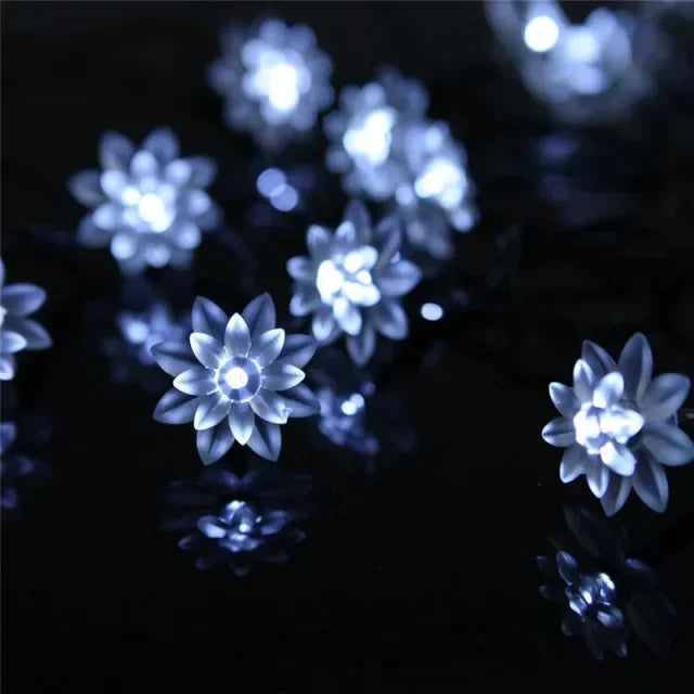 Solar Powered Snowflake LED String Lights - Waterproof & Eco-Friendly Outdoor Holiday Lights, 8 Hours of Illumination | Perfect for Garden, Patio, Christmas & Party Décor